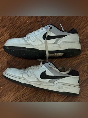 Nike Youth Full Force Sneakers (Boy’s US 7Y)